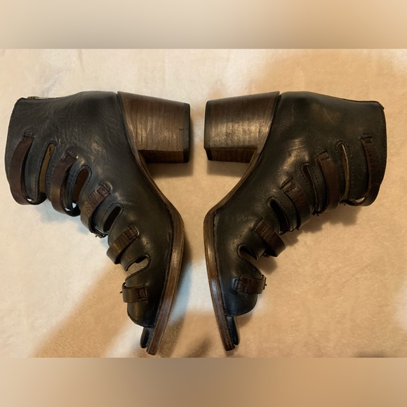 Freebird Quinn Sandals: Black with Brown Straps 8 (fits 8, 8.5, 9) - Picture 2 of 13